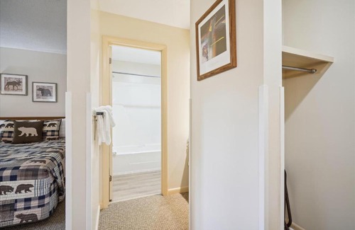 West Bridgewater Hotel | Cedarbrook Hotel Room w/2 doubles 101