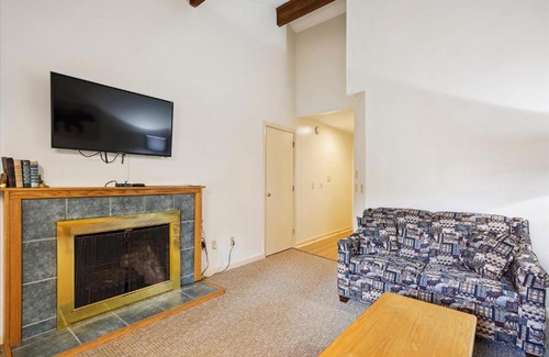 West Bridgewater Hotel | Cedarbrook Queen Suite 202