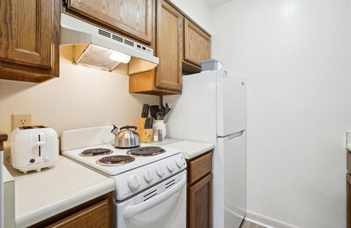 West Bridgewater Apartment | Cedarbrook Queen Suite 103