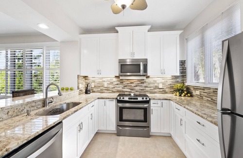 Whitney Beach House | Cedars East Townhome on beautiful Longboat Key