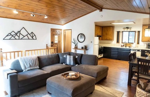 Arrowhead Villas House | Cedarwood ✶ Escape - Cozy Mountain Getaway!