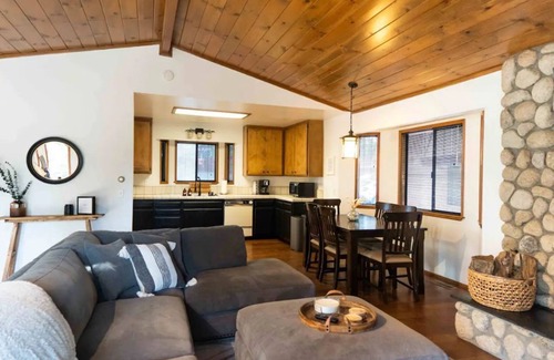 Arrowhead Villas House | Cedarwood ✶ Escape - Cozy Mountain Getaway!
