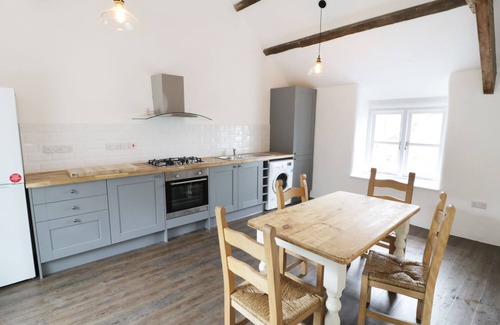 Criccieth Cottage | CEFN BRYN MAWR, pet friendly, character holiday cottage in Criccieth
