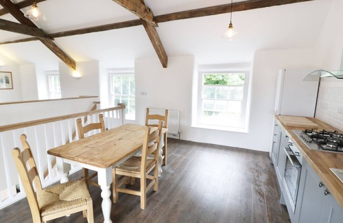 Criccieth Cottage | CEFN BRYN MAWR, pet friendly, character holiday cottage in Criccieth