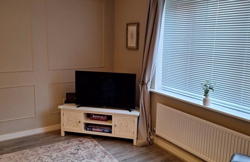 Cross Hands House | Cefneithin House - family friendly modern 2 bedroom detached house