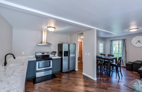 Echo Lake House | CELEBRATIONS VILLA: Wedding, reunion, B’Day, RV Parking