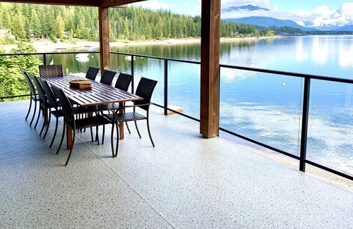 Celista House | Celista Vista - Waterfront - Shuswap Vacations & Sledding Accommodation
