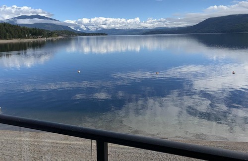 Celista House | Celista Vista - Waterfront - Shuswap Vacations & Sledding Accommodation