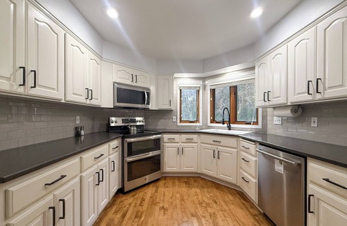 Newberg House | Cellar's Choice: Elegant Victorian Gem with Wine Cellar in Scenic Countryside