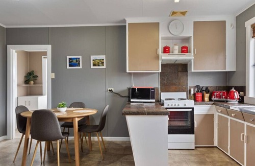 Scottsdale House | Celtic Cottage, central to Barnbougle & Derby MBT
