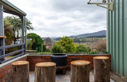 Scottsdale House | Celtic Cottage, central to Barnbougle & Derby MBT