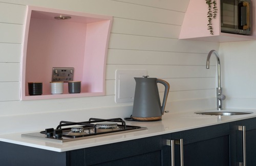 Welshpool Cabin | Celyn - Glamping Pod with hot Tub Sleeping 2 People
