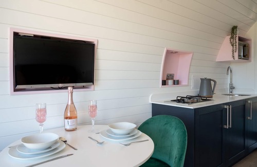 Welshpool Cabin | Celyn - Glamping Pod with hot Tub Sleeping 2 People
