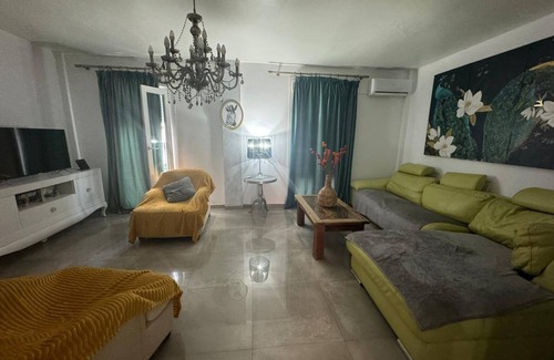 La Linea de la Concepcion House | CENTRAL FAMILY HOUSE