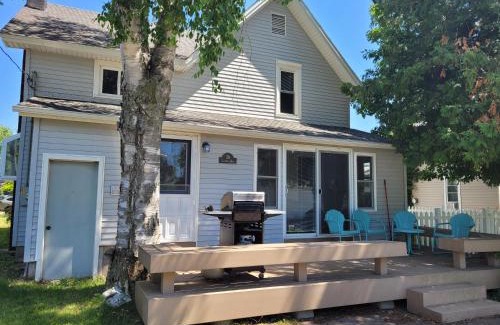 Beulah House | Centennial House - Great Location With Lakeview!