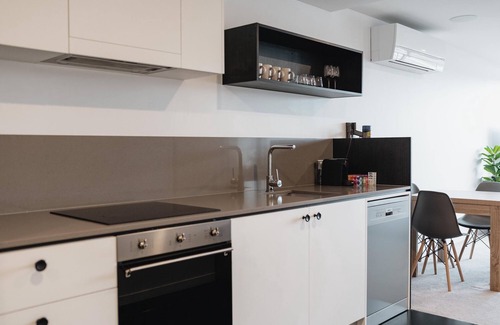Braddon Apartment | Center 2-Bed with Gym, Sauna, Indoor Pool & Views