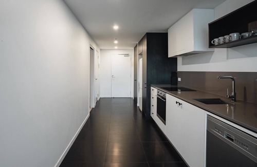 Braddon Apartment | Center 2-Bed with Gym, Sauna, Indoor Pool & Views