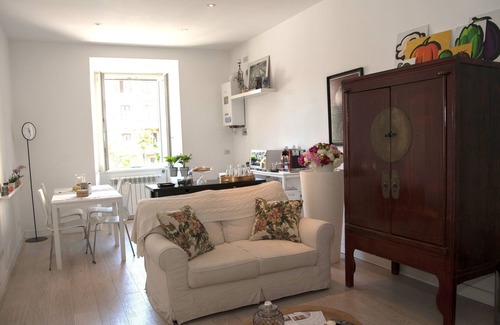 Salario House | Center 2 Rooms is a modern and comfortable apartment located on the first floor.