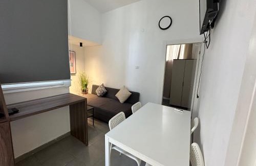 Kerem HaTeimanim Apartment | Center Carmel Market Tel Aviv