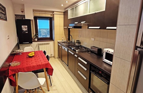 Iasi Apartment | Center Luxury 3 Rooms up to 9 People