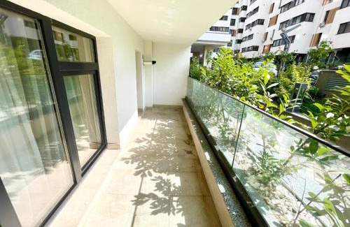 Sector 5 Apartment | Central Adress DD19