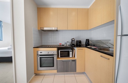 City West Apartment | Central 1-Bed with Parking, BBQ, Sauna & Pool