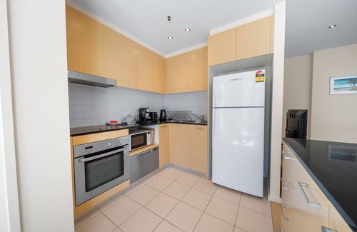 City West Apartment | Central 1-Bed with Parking, BBQ, Sauna & Pool