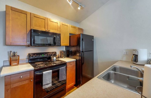 Blenman-Elm Apartment | Central/1 BR & 1 BA/Fenced/Cozy/Guesthouse