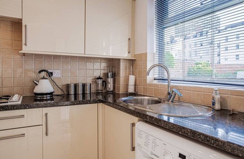 Cheltenham House | Central 2 Bed House with Garden and Free Parking