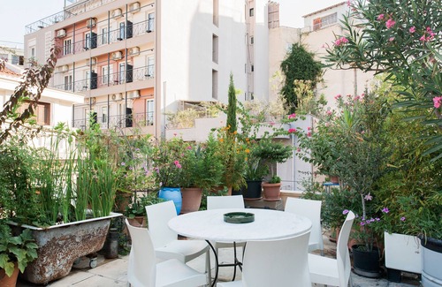 Psirri Apartment | Central 2-Bedroom Apartment with Rooftop Access! EP9G