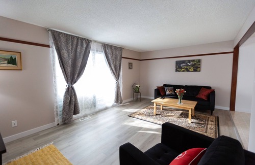 Whyte ave House | Central, 2 bedroom King/Queen, Semidetached House in French Quarter