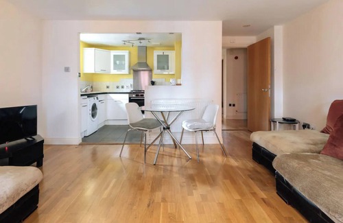 Redcliffe Apartment | Central 2BD Flat - Redcliffe