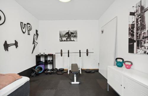 Aalborg Apartment | Central 3-bedroom apartment with a big terrace and fitness room
