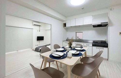 Hiroshima City Centre Apartment | Central 3 BR Near Peace Park for 9 ppl
