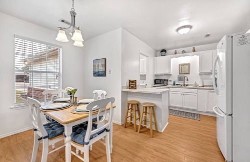 Lowell House | Central 3BR—Near AMP, UofA, XNA, Walmart HQ