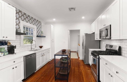 Mid-City Apartment | Central 4bd home with Lovely Front Porch&Parking!