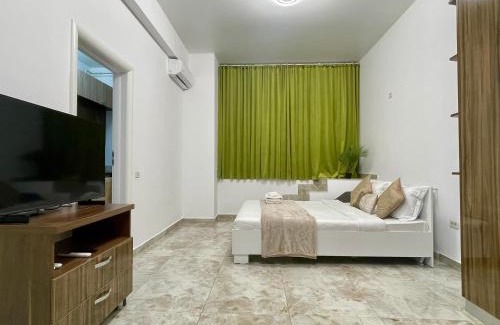 Sector 5 Apartment | Central Adress CD12