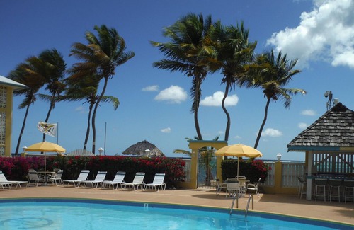 Estate Golden Rock Condo | * CENTRAL AIR * 1ST FLOOR * NO STEPS * TWO WEEK MIN STAY