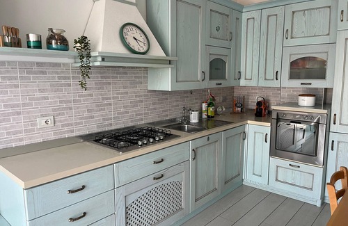 Rezza Apartment | Central and close to beaches, convenient to train and car, free parking
