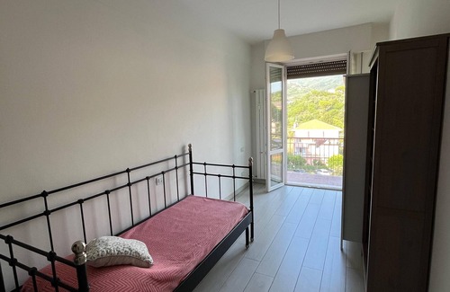 Rezza Apartment | Central and close to beaches, convenient to train and car, free parking