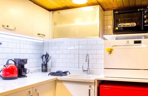 Izmir City Centre Apartment | Central and Colorful Studio Flat in Alsancak