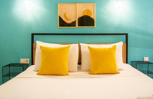 Izmir City Centre Apartment | Central and Colorful Studio Flat in Alsancak