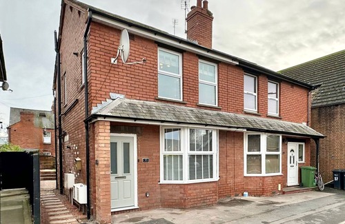 Hereford Apartment | Central Apartment: Brand New Kitchen & Bathroom