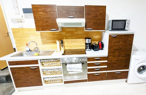 Bant Apartment | Central apartment for 3 people with kitchen & washing machine