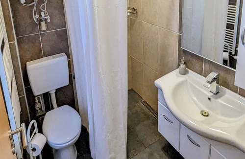 Bant Apartment | Central apartment for 3 people with kitchen & washing machine