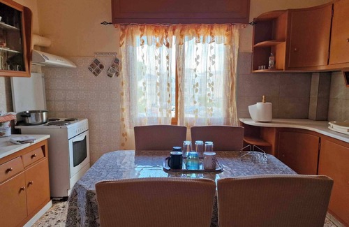 Ermoupoli Apartment | Central apt "Lili", 5-7' walk from the port, 10' walk from centre, pet friendly!