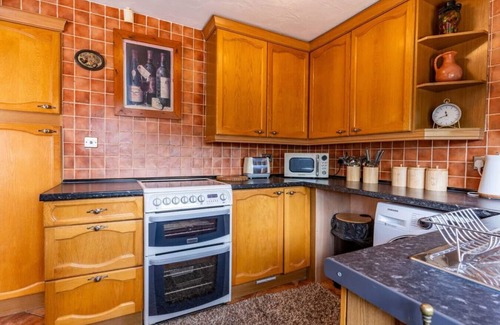 Nottingham House | Central Aster House 3 Bedrooms Parking