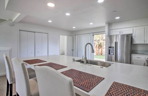 Country Rose House | Central Bakersfield Townhome w/Private Patio