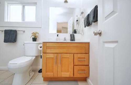 Poets Corner Apartment | Central Berkeley Garden Oasis