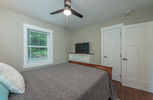 Mars Hill Cottage | Central between Burnsville & Asheville, creek front w/ firepit and 2 porches!